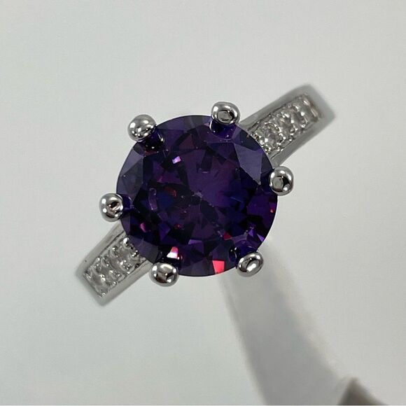 Exquisite Round Cut Purple Amethyst CZ Silver Plated Solitaire Statement Ring - Picture 1 of 3